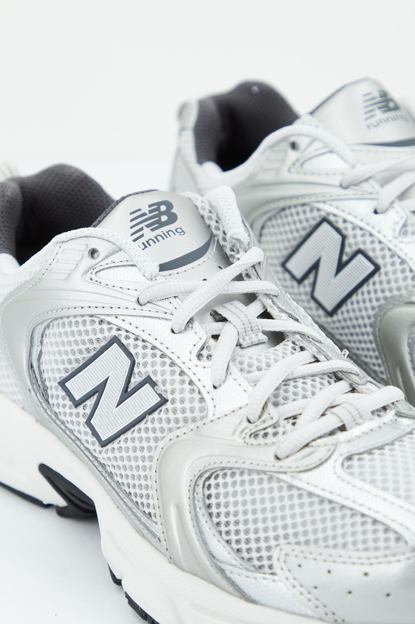 NEW BALANCE MR530 LG en color GRIS (4)