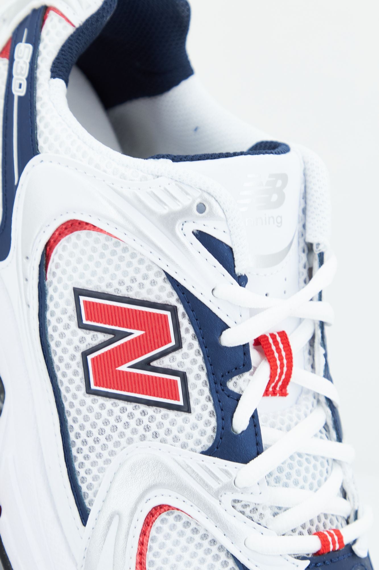 NEW BALANCE MR530 LO en color BLANCO (4)