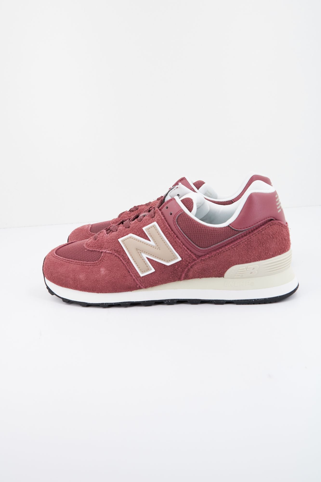 NEW BALANCE U574SMB en color ROJO (1)