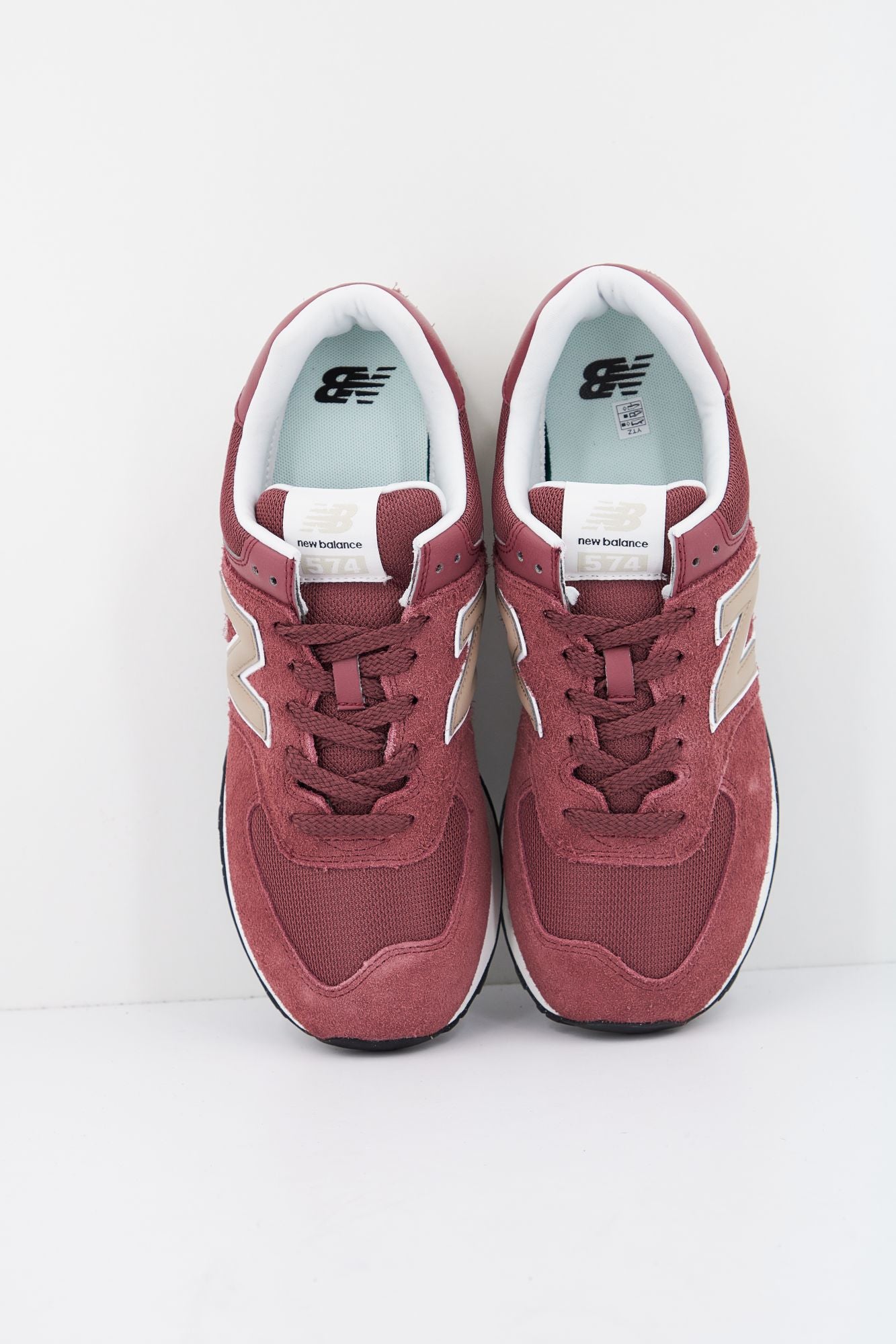 NEW BALANCE U574SMB en color ROJO (2)