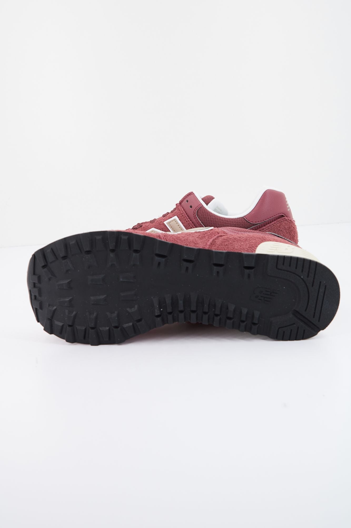 NEW BALANCE U574SMB en color ROJO (4)