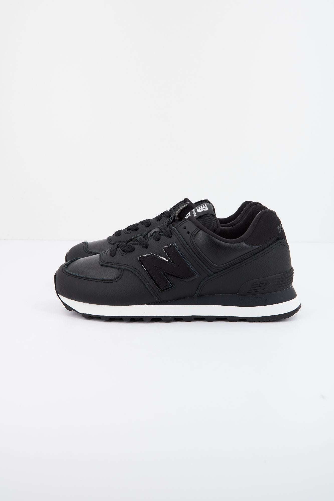 NEW BALANCE WL574IB2 en color NEGRO (1)