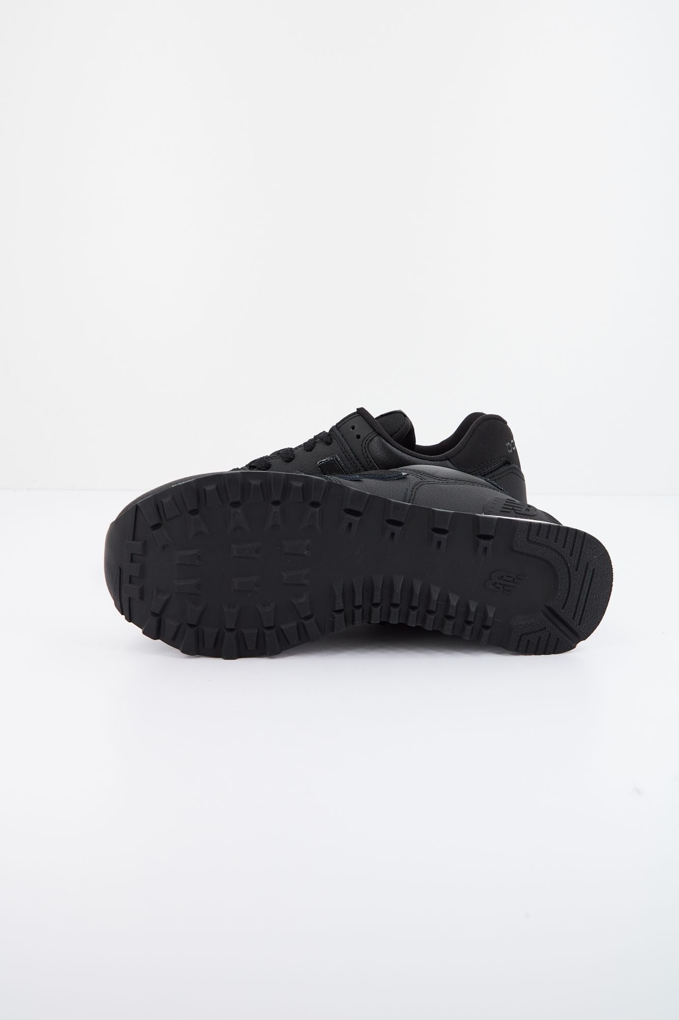 NEW BALANCE WL574IB2 en color NEGRO (4)