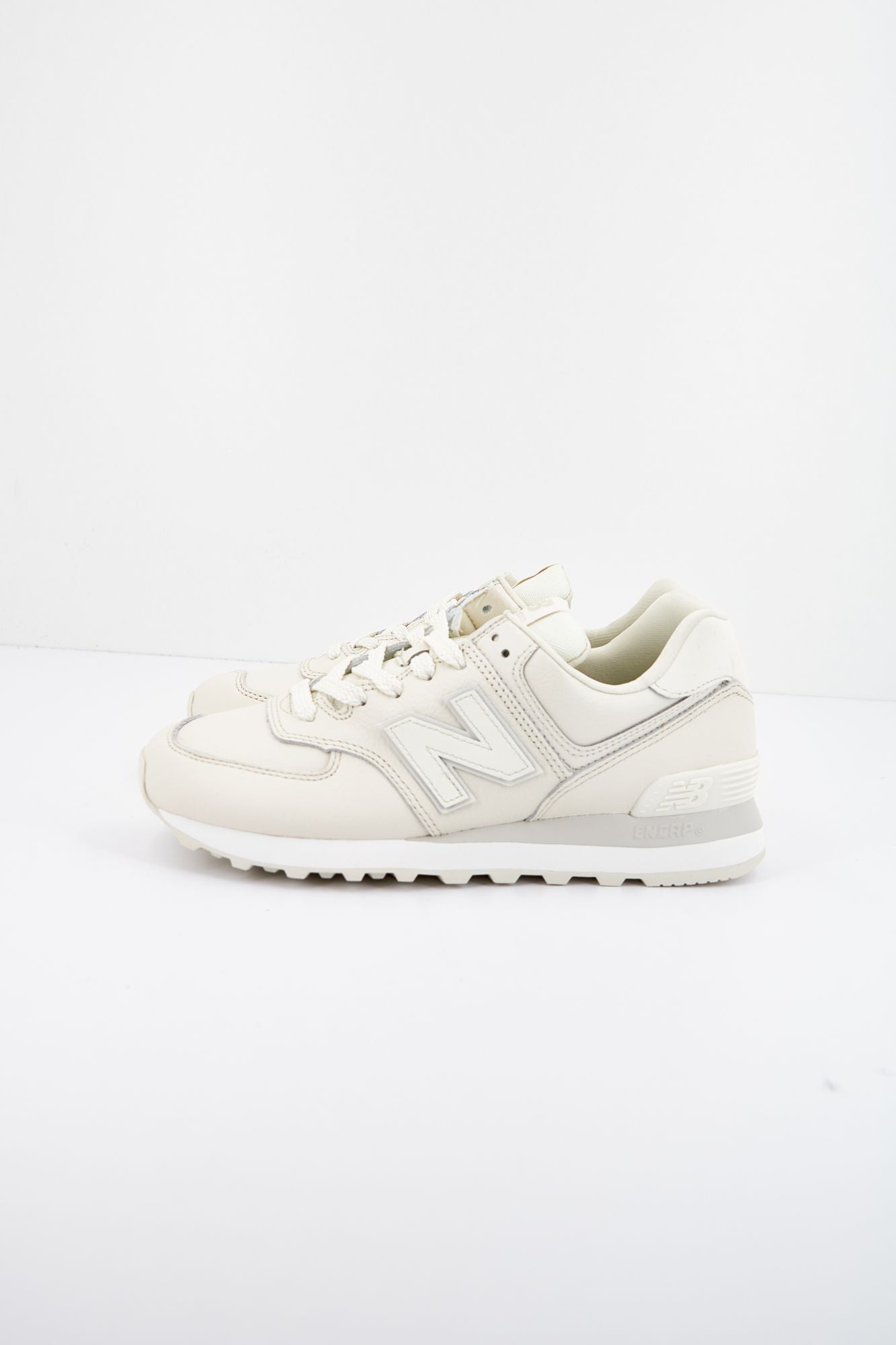 NEW BALANCE WL574IR2 en color BEIS (1)