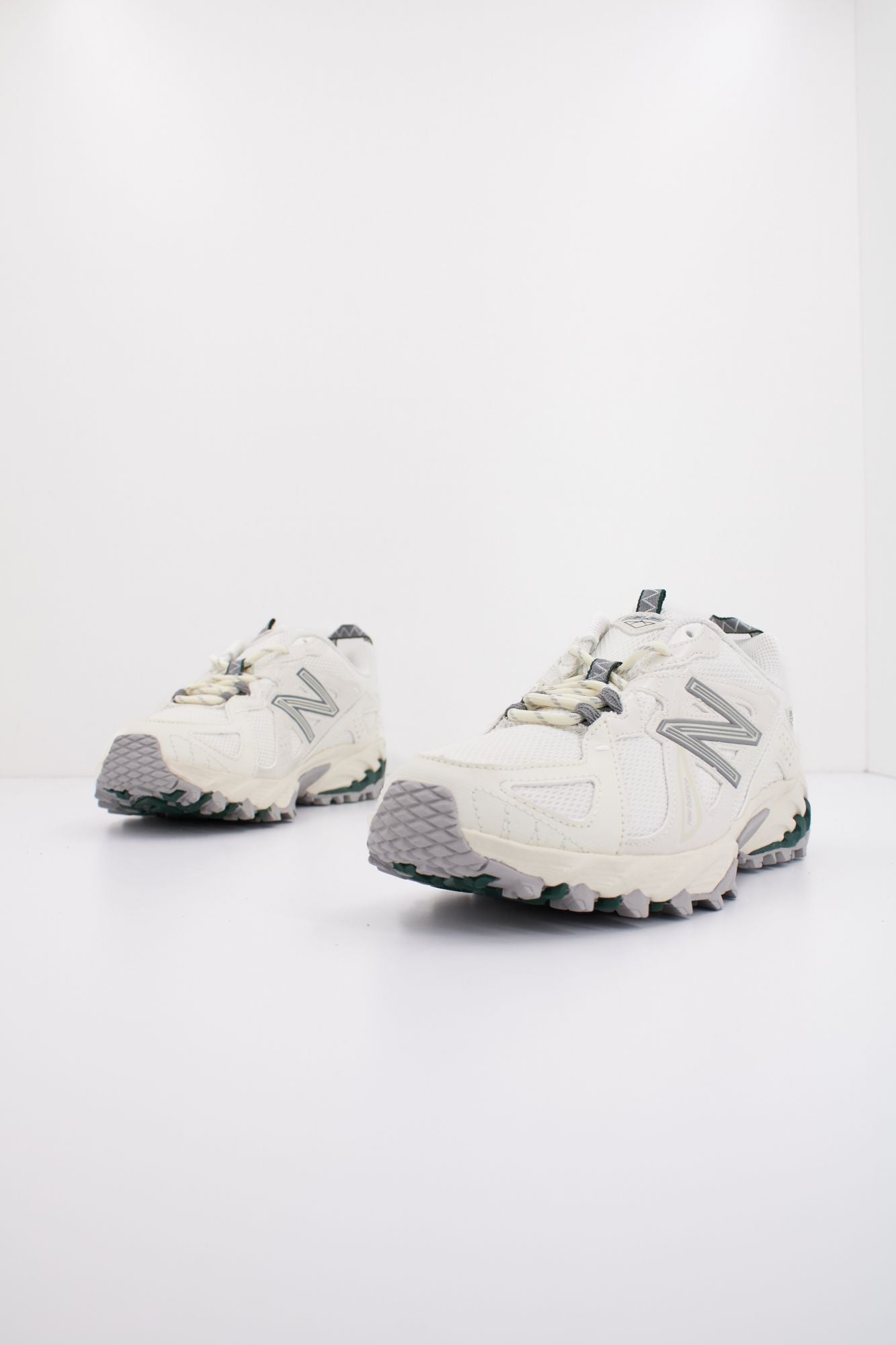NEW BALANCE ML610 TAG en color BLANCO (2)
