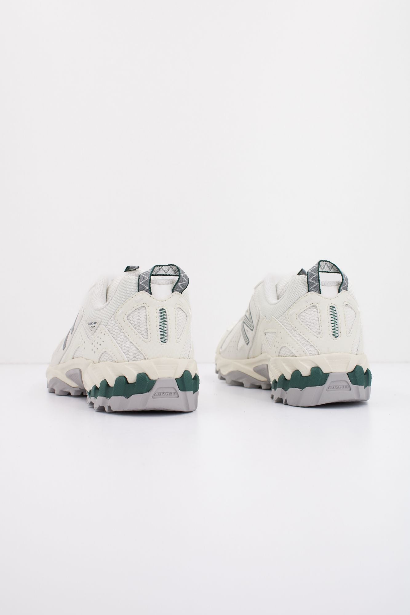 NEW BALANCE ML610 TAG en color BLANCO (3)