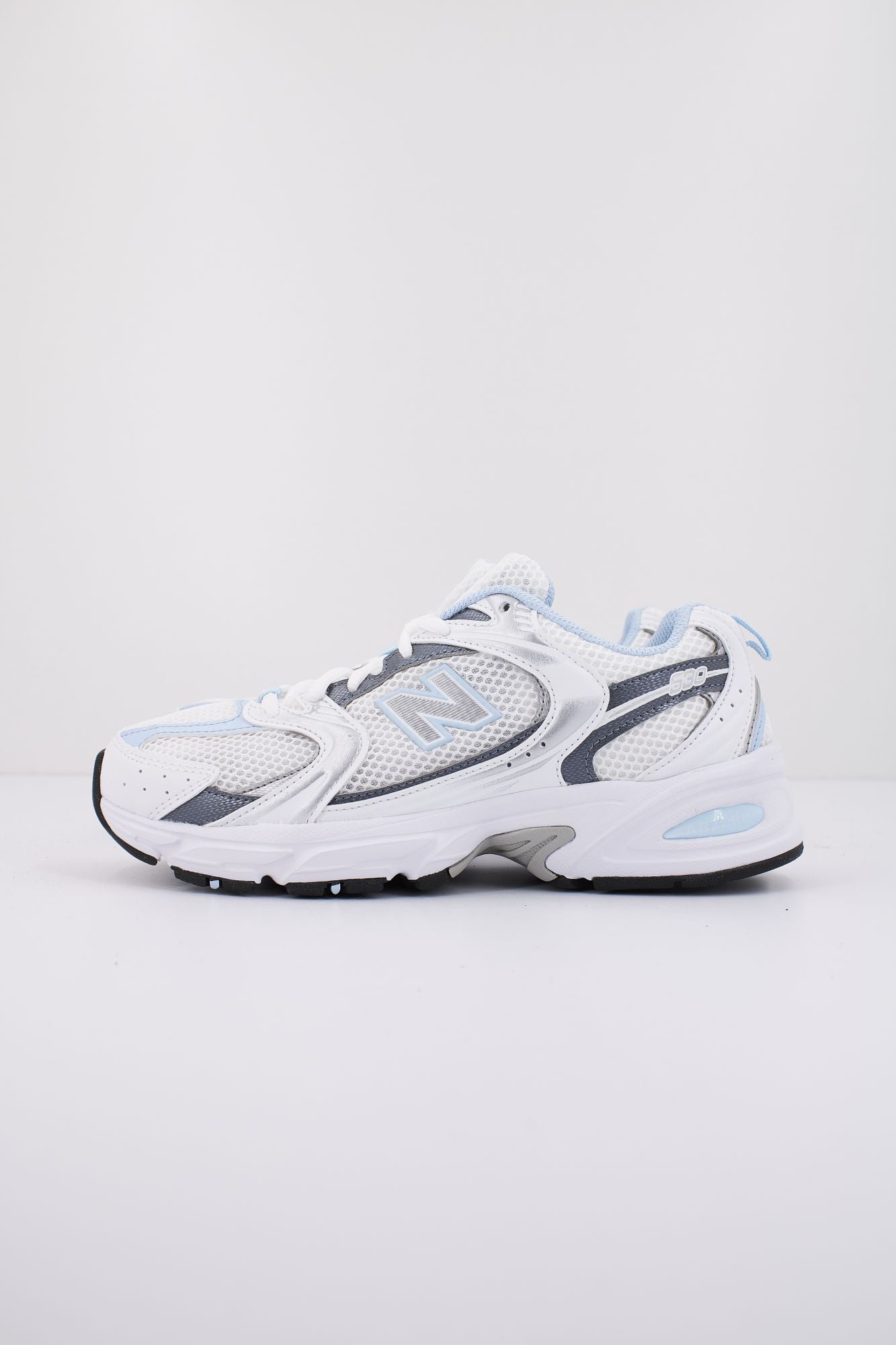 NEW BALANCE MR530 RA en color BLANCO (1)