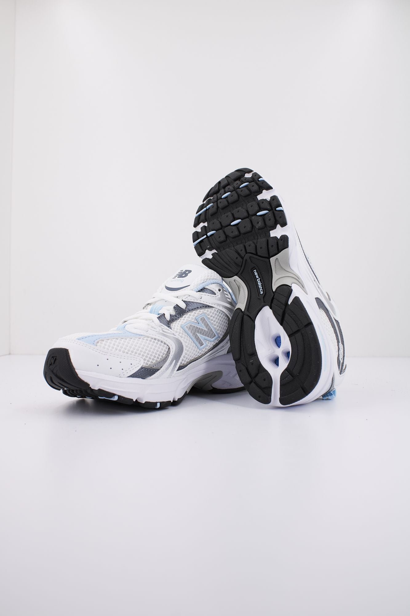 NEW BALANCE MR530 RA en color BLANCO (4)