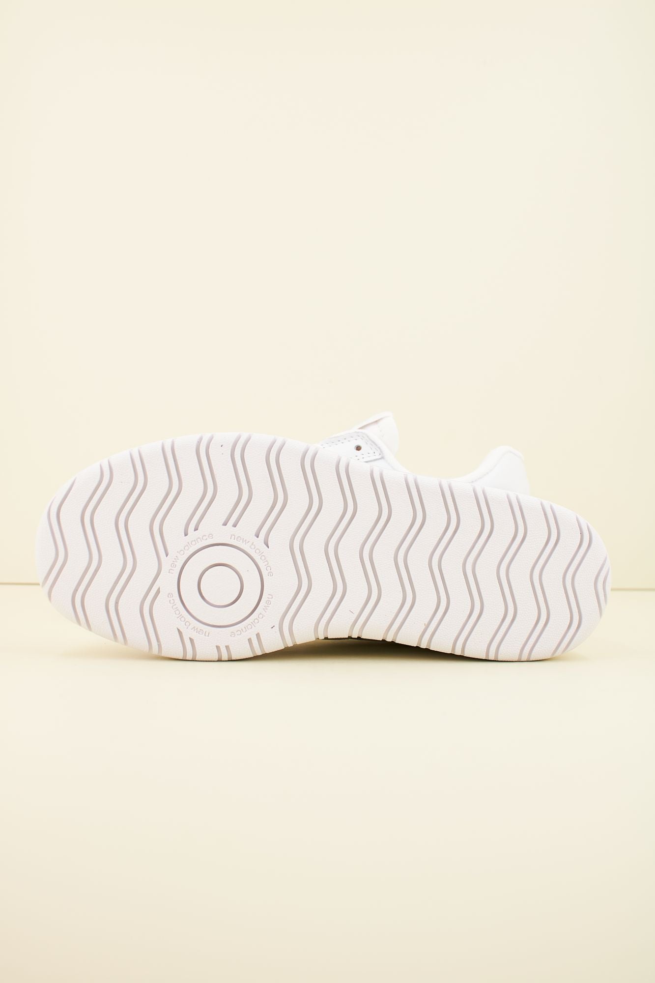 NEW BALANCE CT302 CLA en color BLANCO (4)