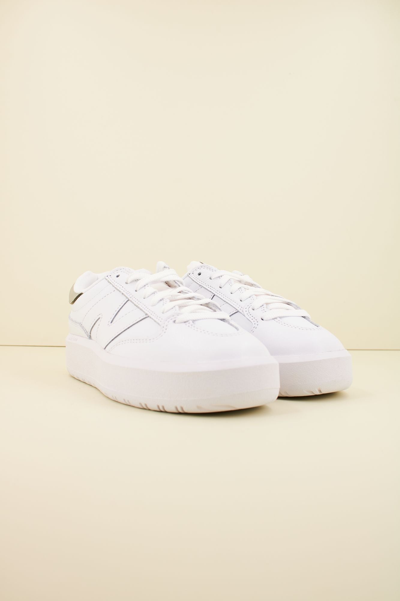 NEW BALANCE CT302 CLC en color BLANCO (2)