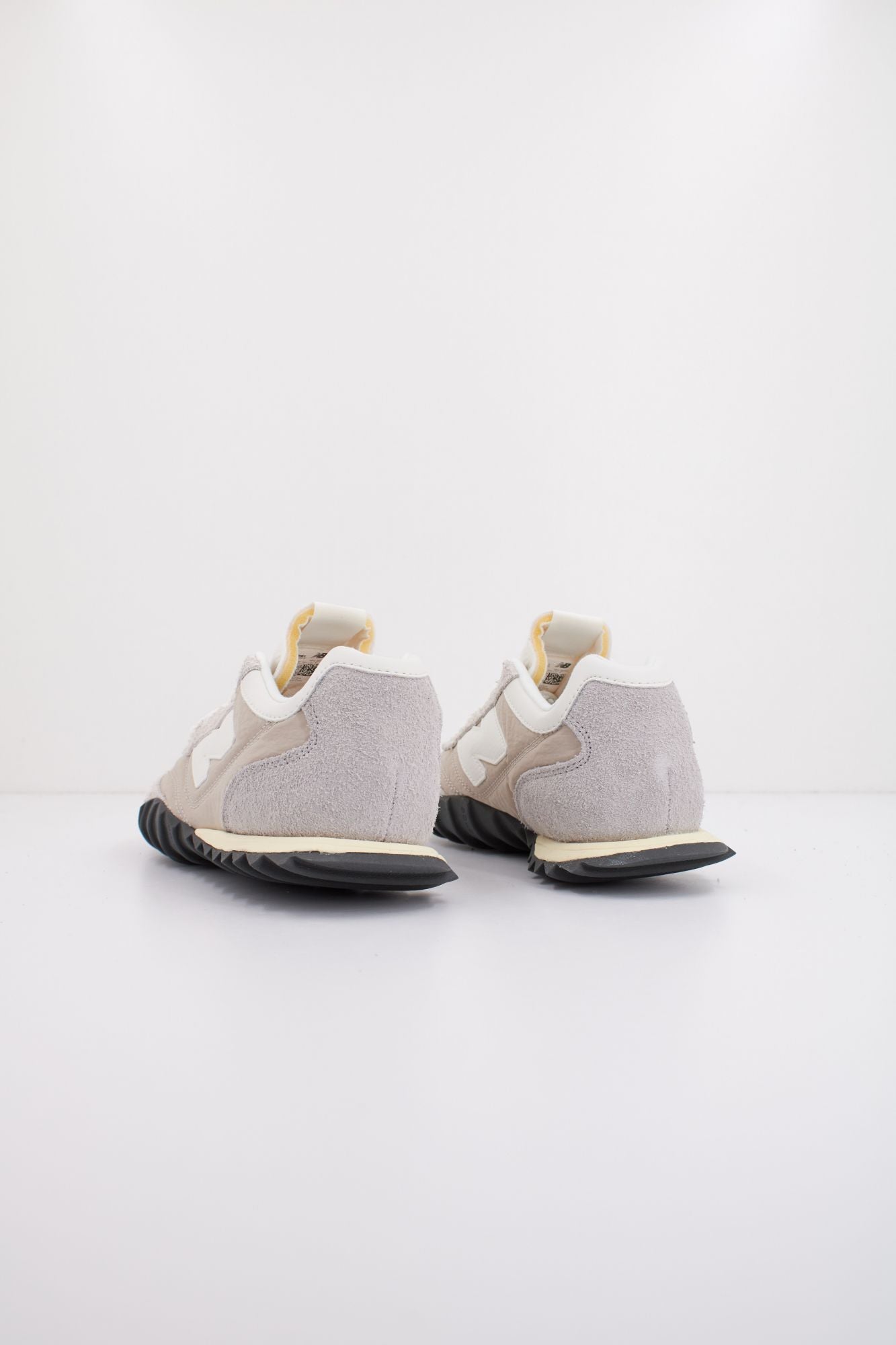 NEW BALANCE URC30 EC en color BEIS (3)