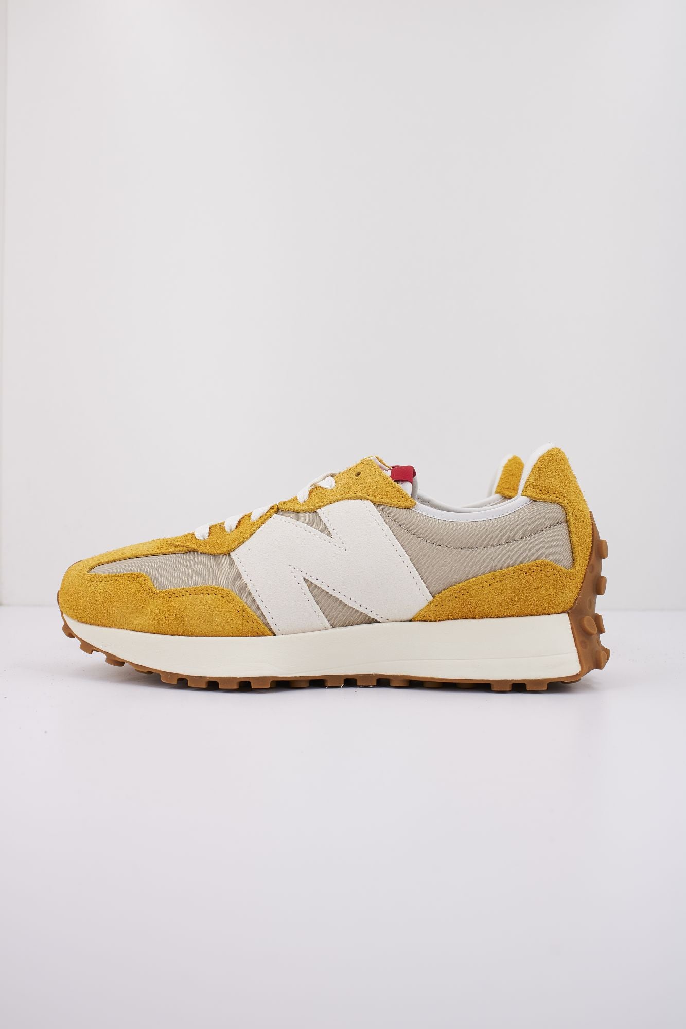 NEW BALANCE U327 SB en color AMARILLO (1)