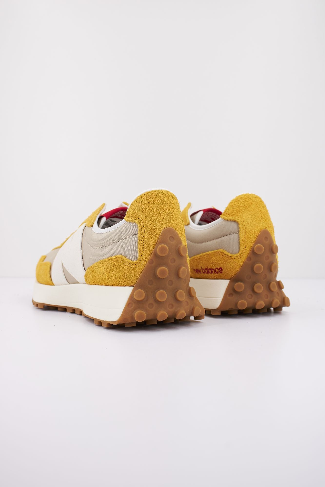 NEW BALANCE U327 SB en color AMARILLO (3)
