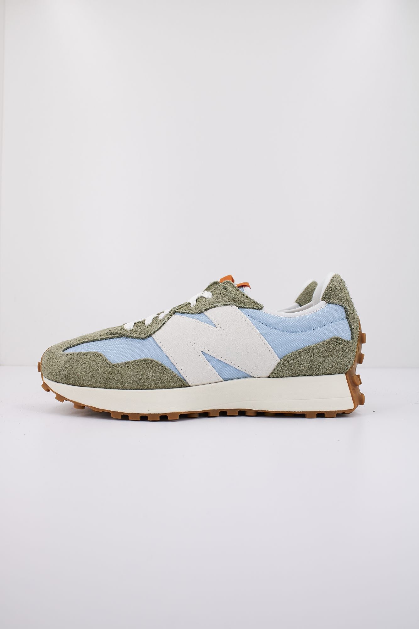 NEW BALANCE U327 SC en color VERDE (1)