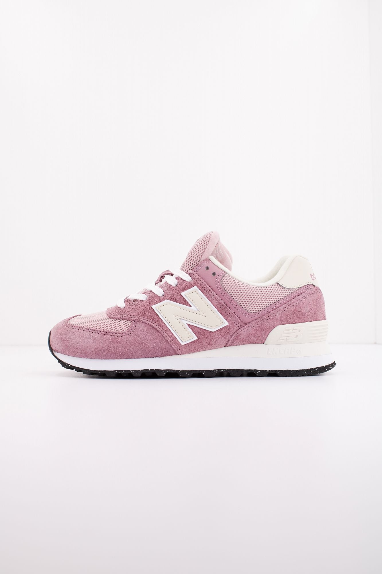 NEW BALANCE U574 BWE en color ROSA (1)