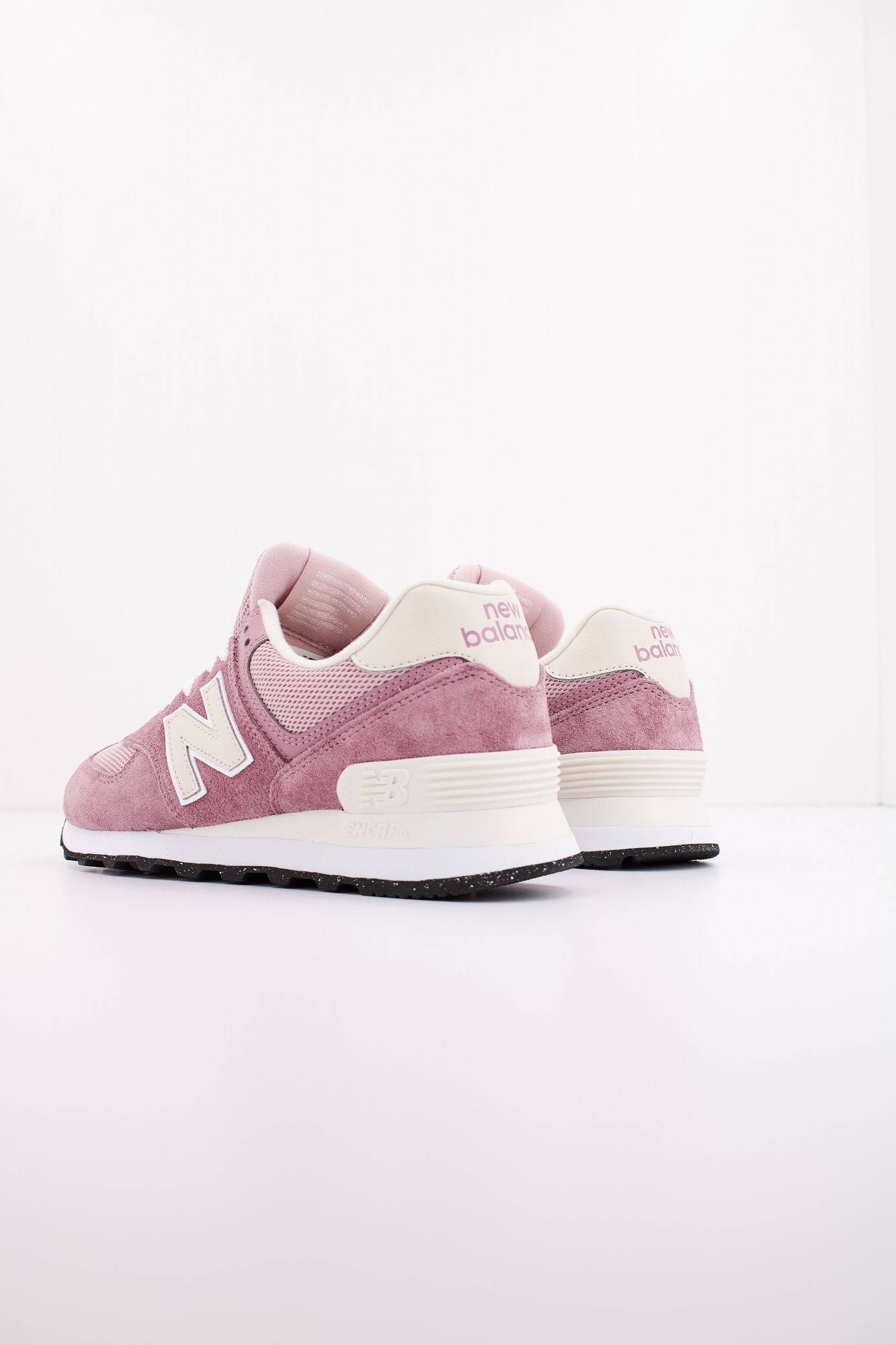NEW BALANCE U574 BWE en color ROSA (3)