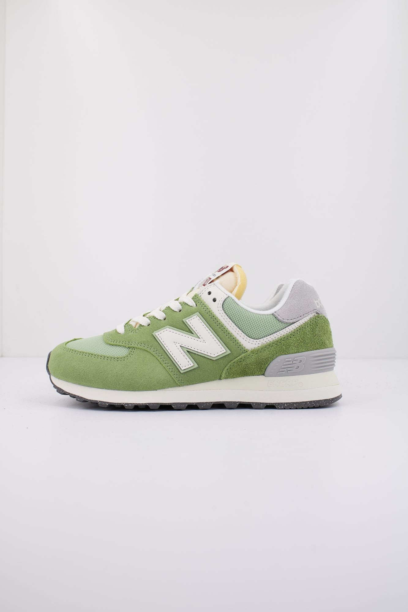 NEW BALANCE U574 RCC en color VERDE (1)
