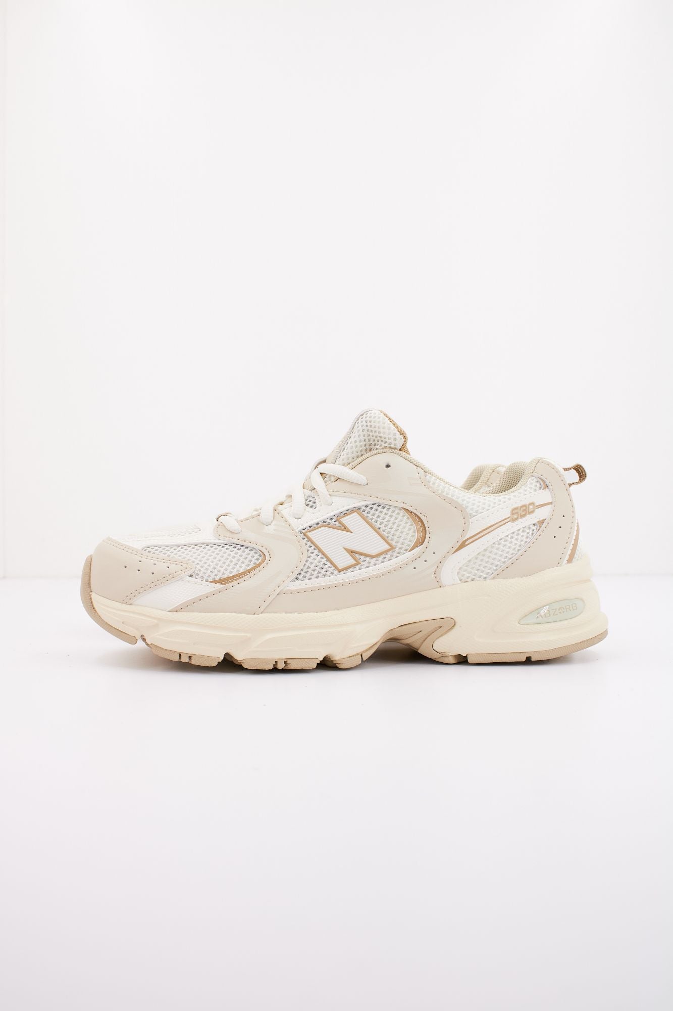 NEW BALANCE GR530 en color BEIS (1)