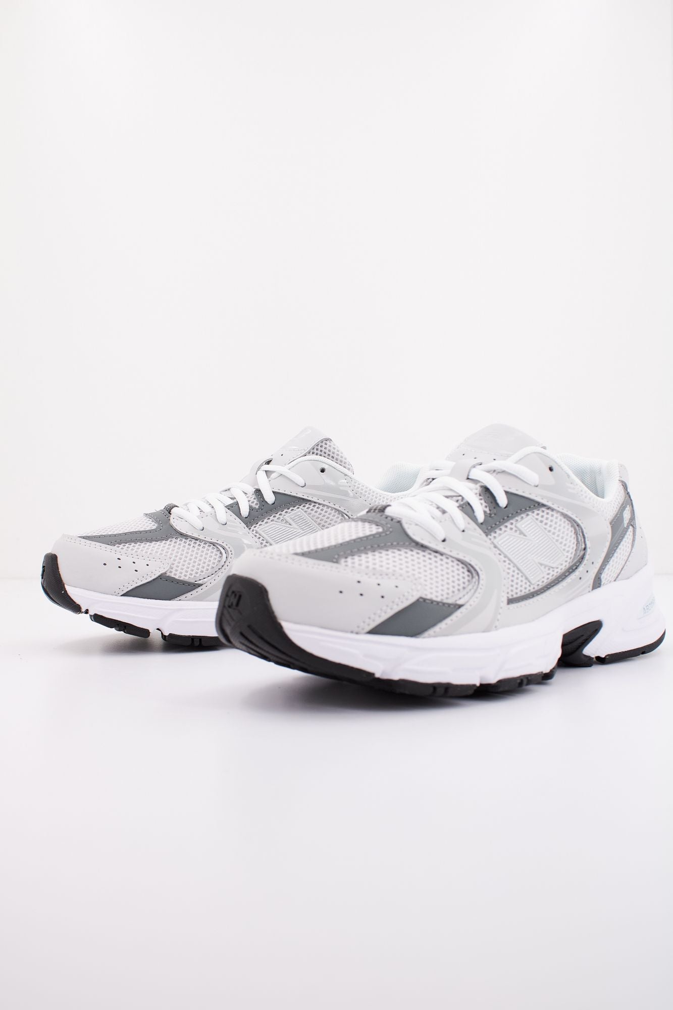 NEW BALANCE GR530 CB en color GRIS (2)