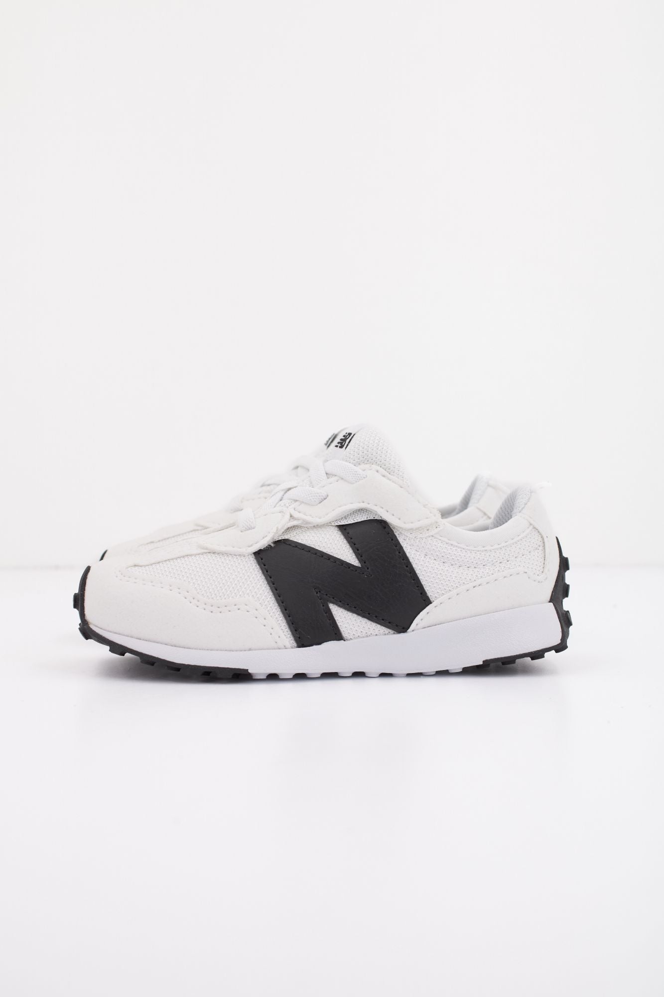 NEW BALANCE NW327 CWB en color BLANCO (1)