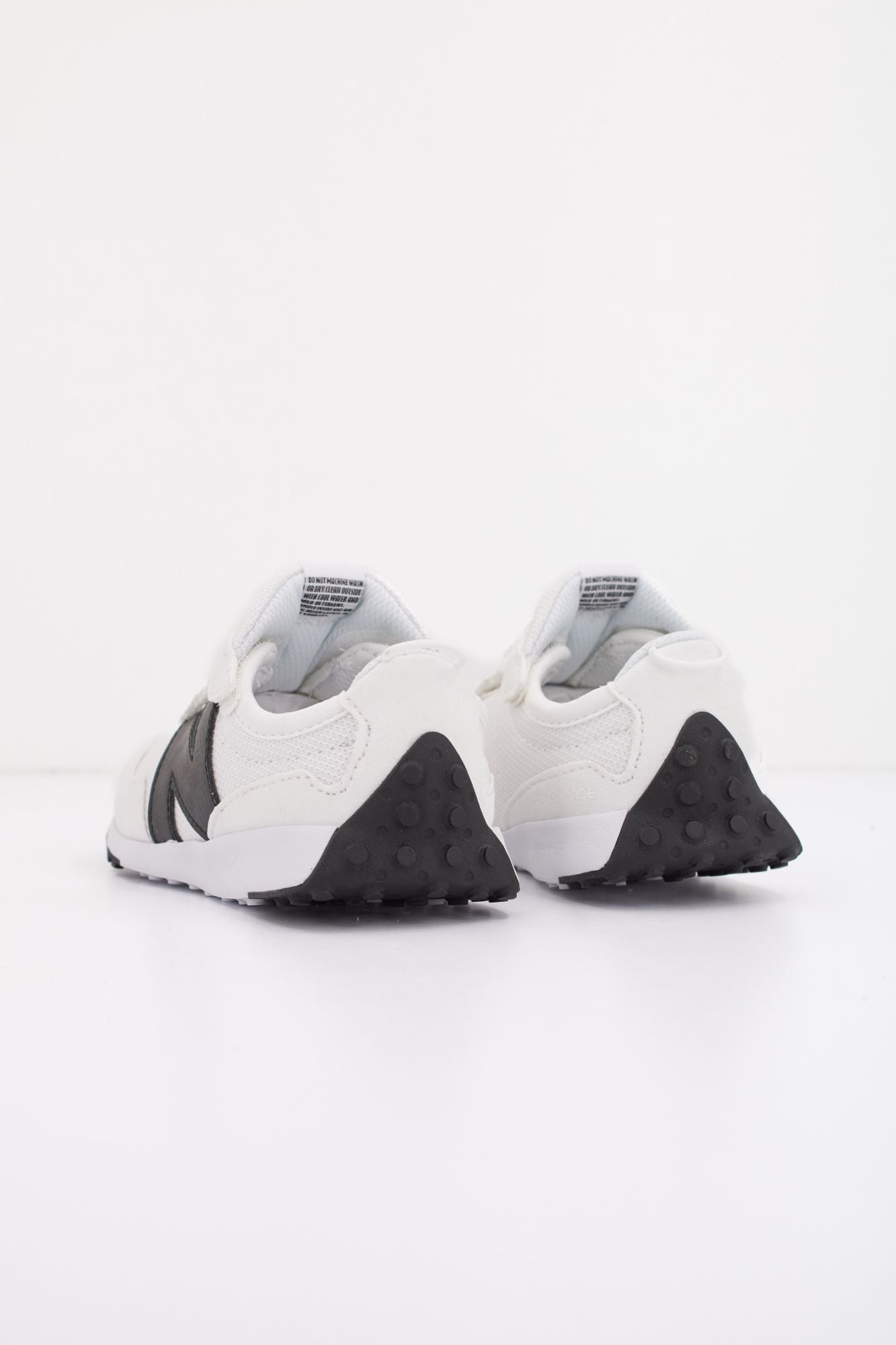NEW BALANCE NW327 CWB en color BLANCO (3)
