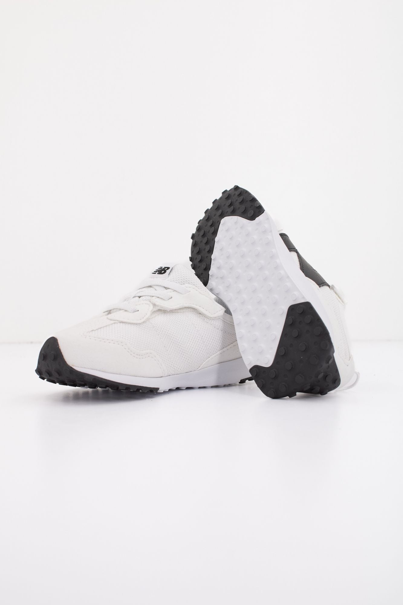 NEW BALANCE NW327 CWB en color BLANCO (4)