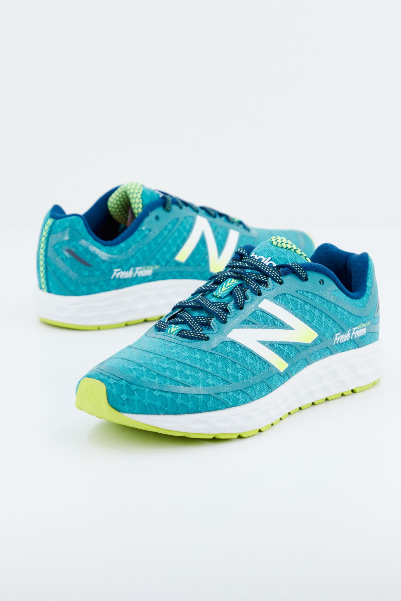 NEW BALANCE W980 BB2 en color VERDE (1)