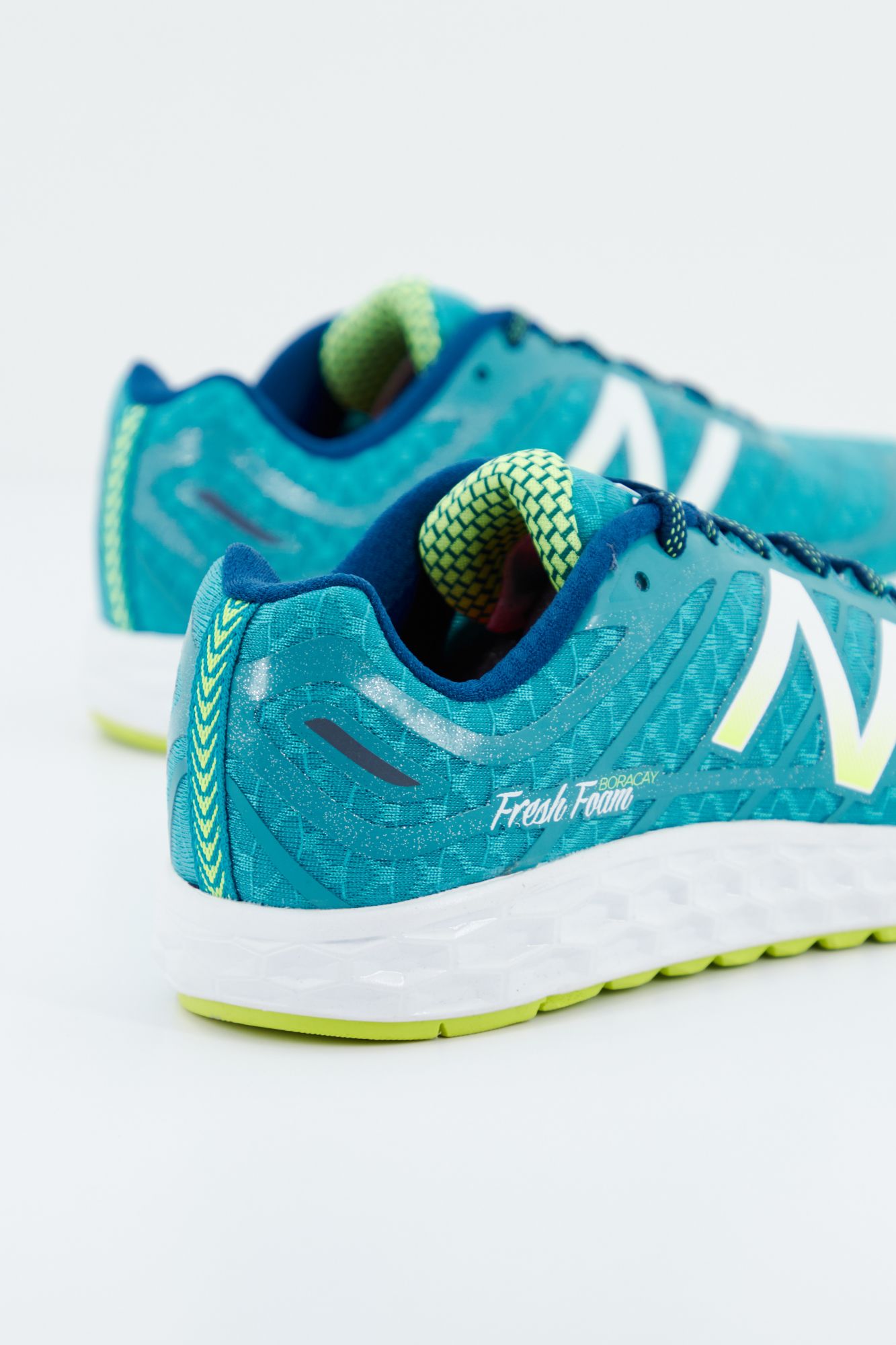 NEW BALANCE W980 BB2 en color VERDE (3)