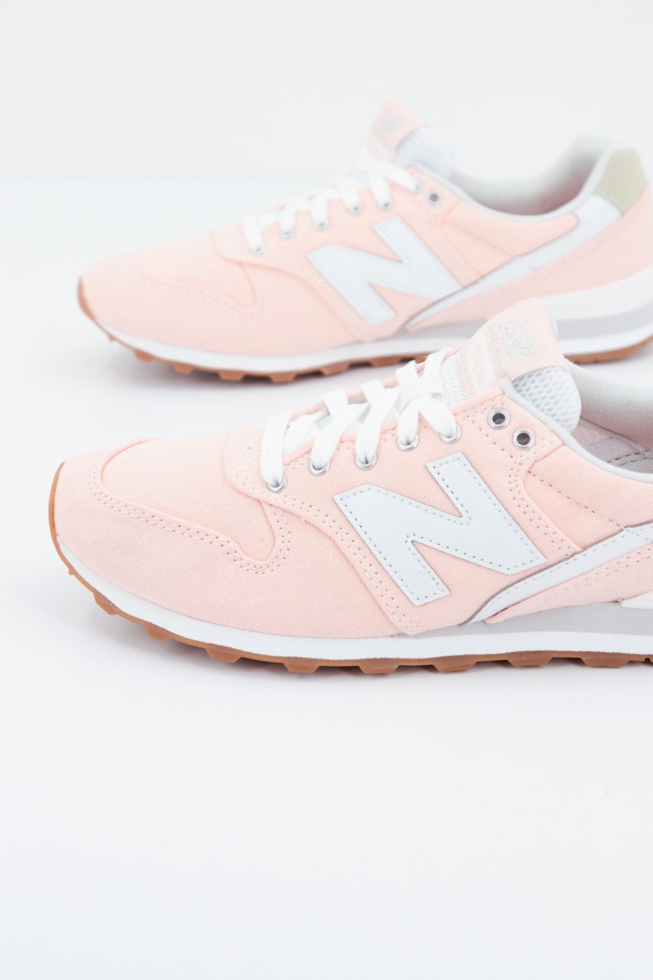 NEW BALANCE WL996 WCA en color ROSA (2)