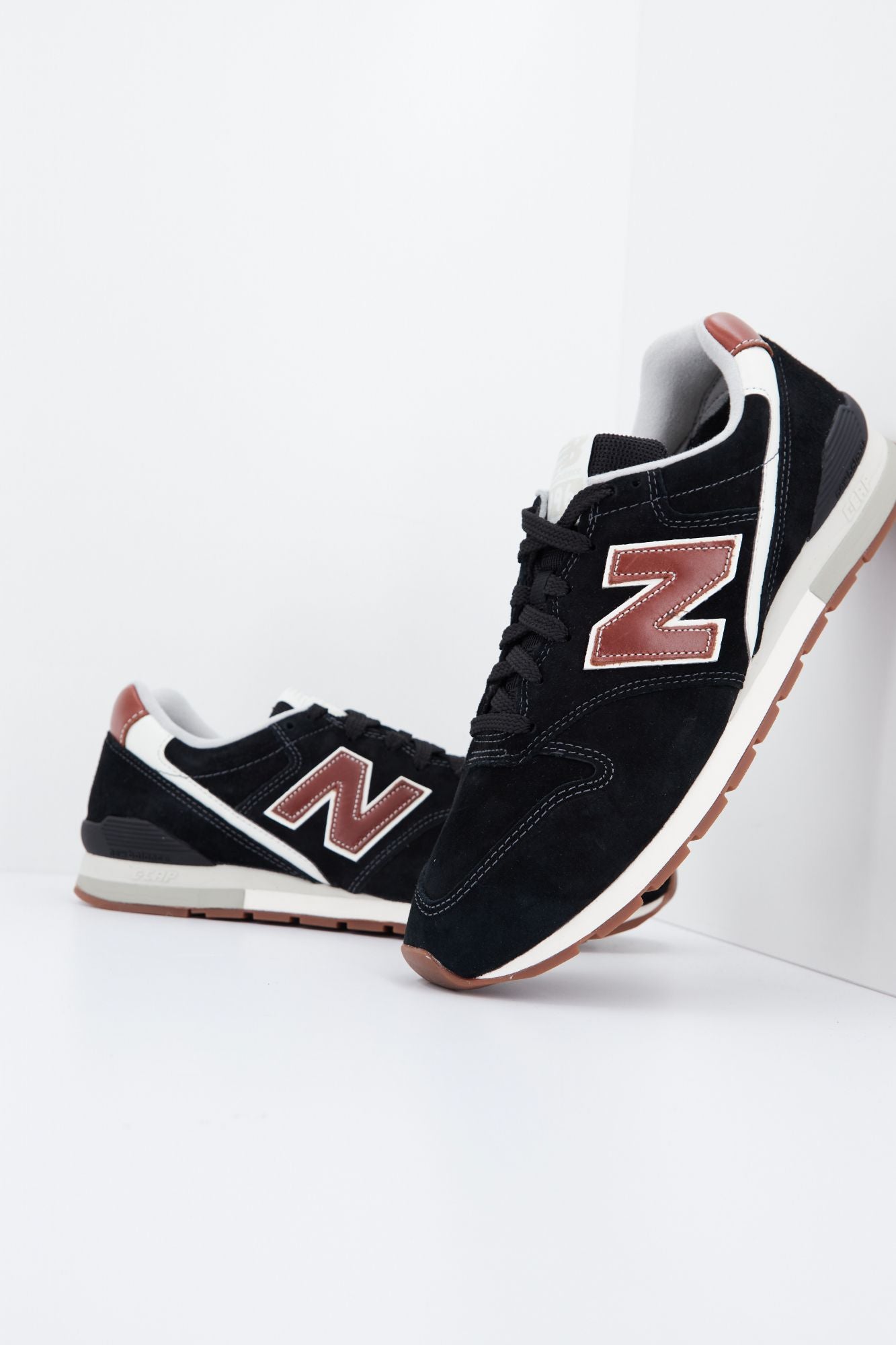 NEW BALANCE CM996 BC en color NEGRO (1)