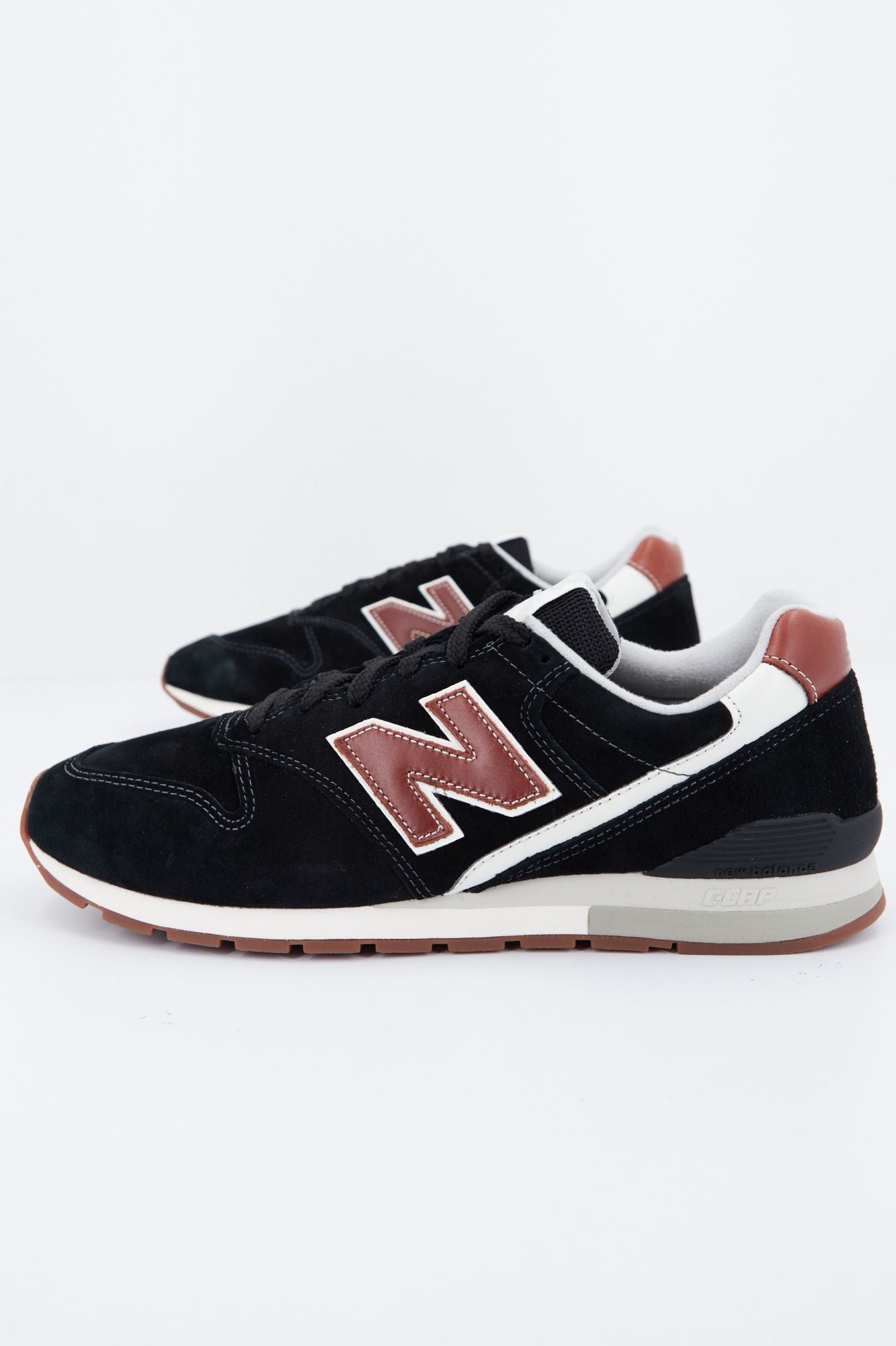 NEW BALANCE CM996 BC en color NEGRO (4)