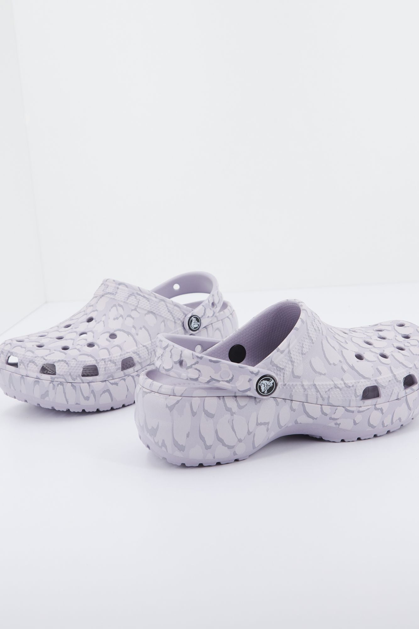 CROCS CLASSIC PLATFORM 4 HER CLOG en color VIOLETA (2)