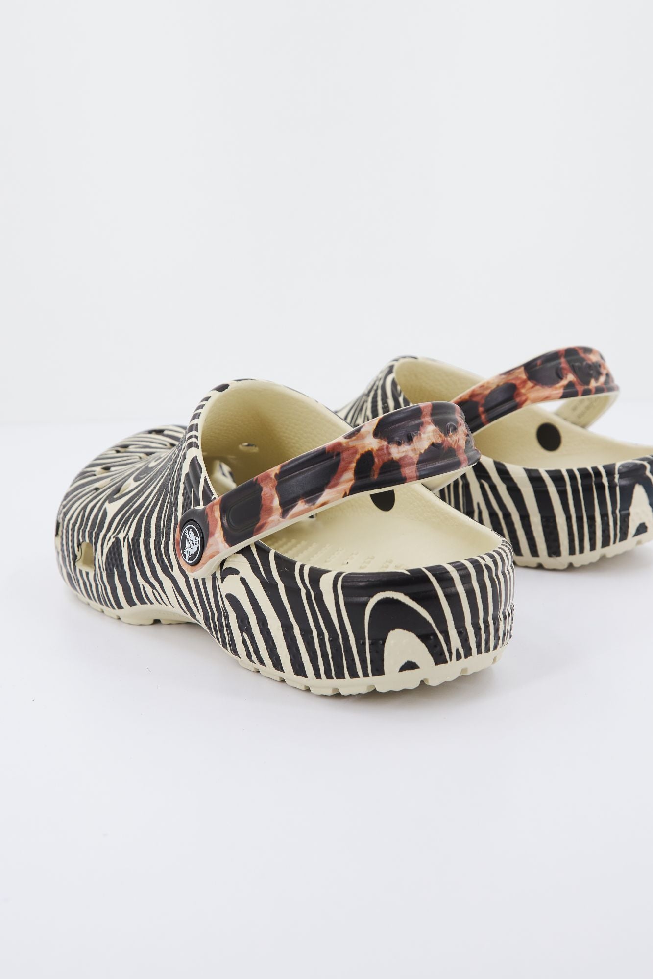 CROCS CLASSIC ANIMAL REMIX CLOG en color ANIMAL PRINT (3)