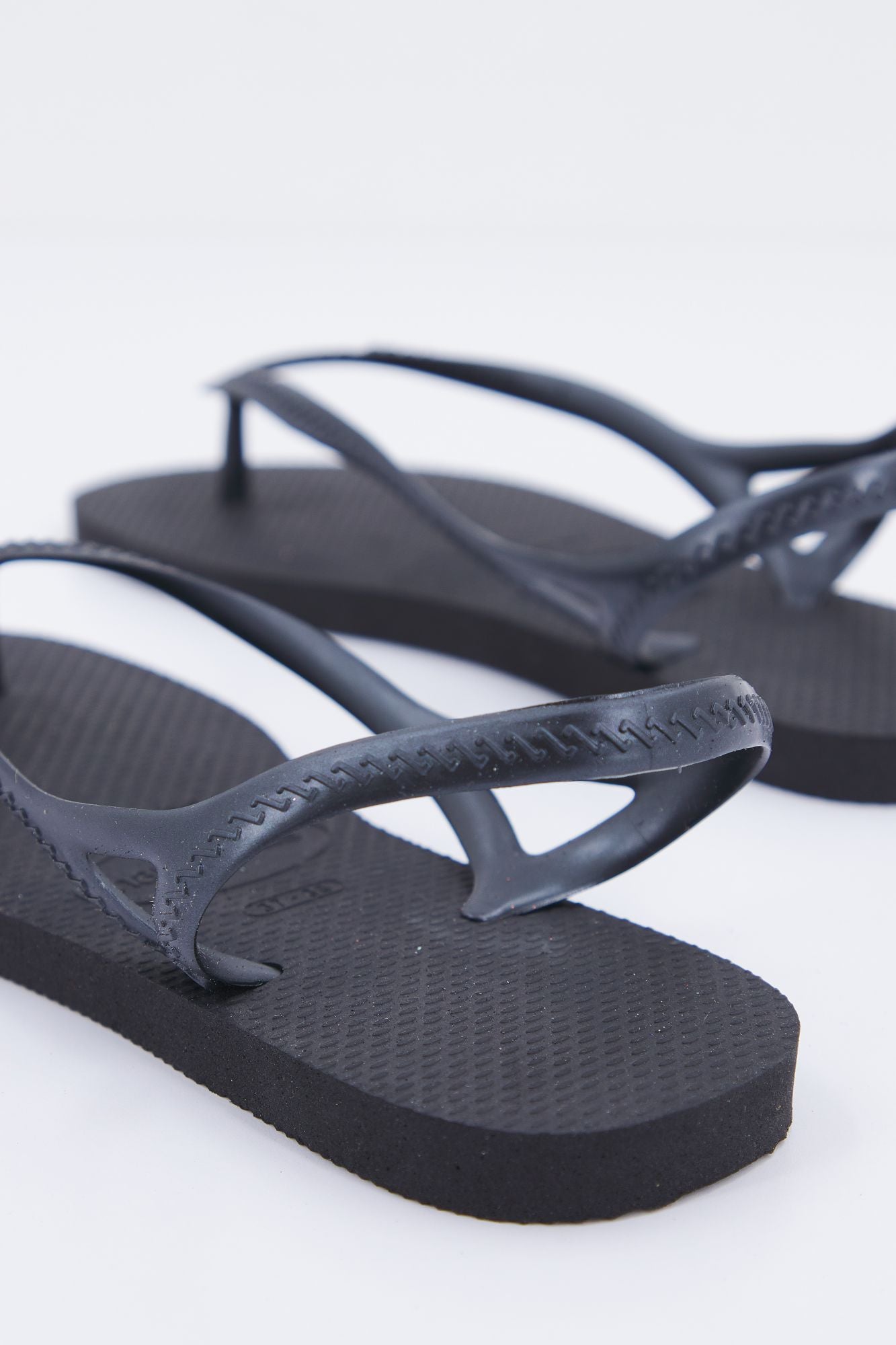 HAVAIANAS 4145746 en color NEGRO (3)