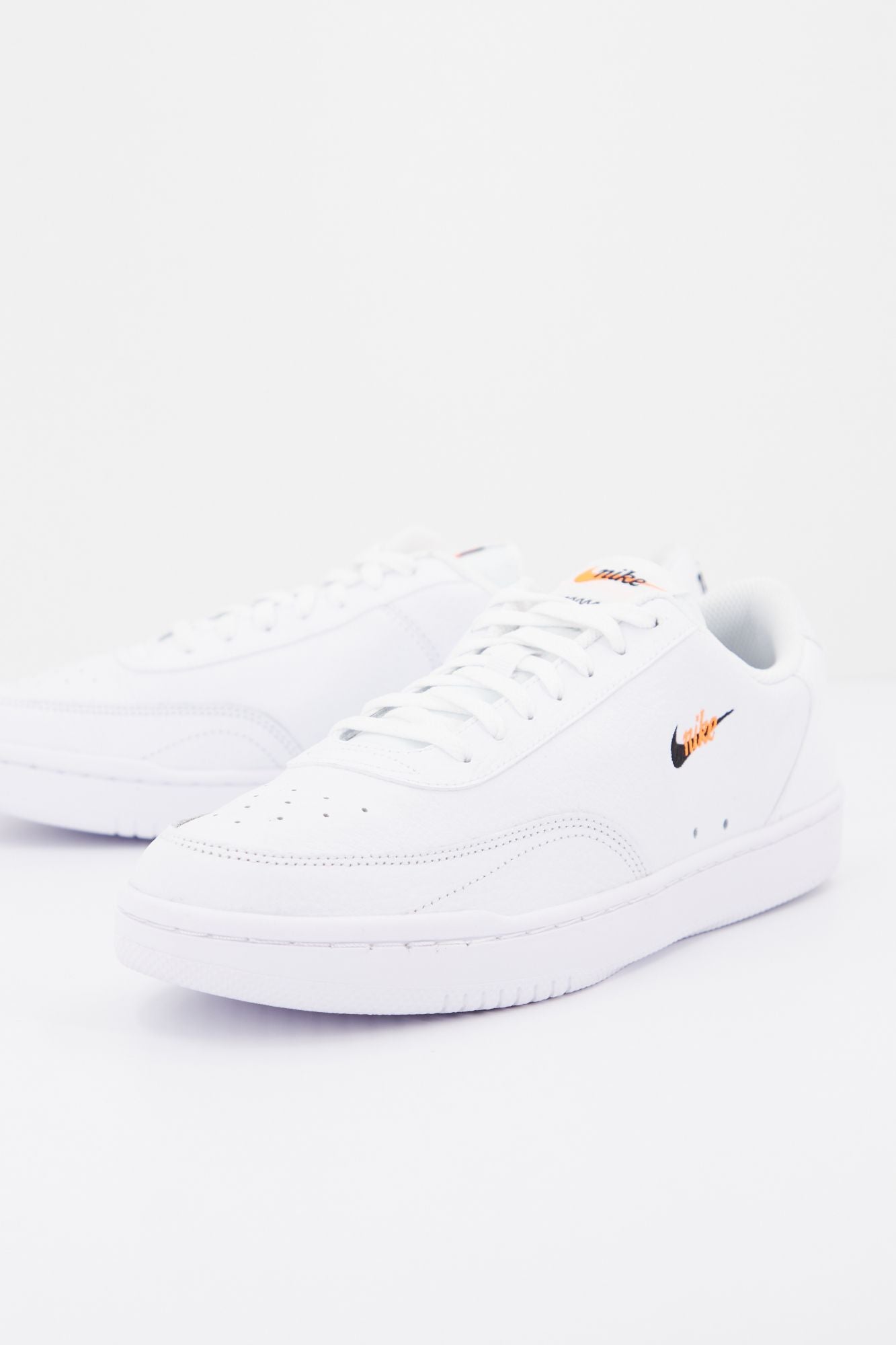 NIKE COURT VINTAGE PREMIUM en color BLANCO (1)