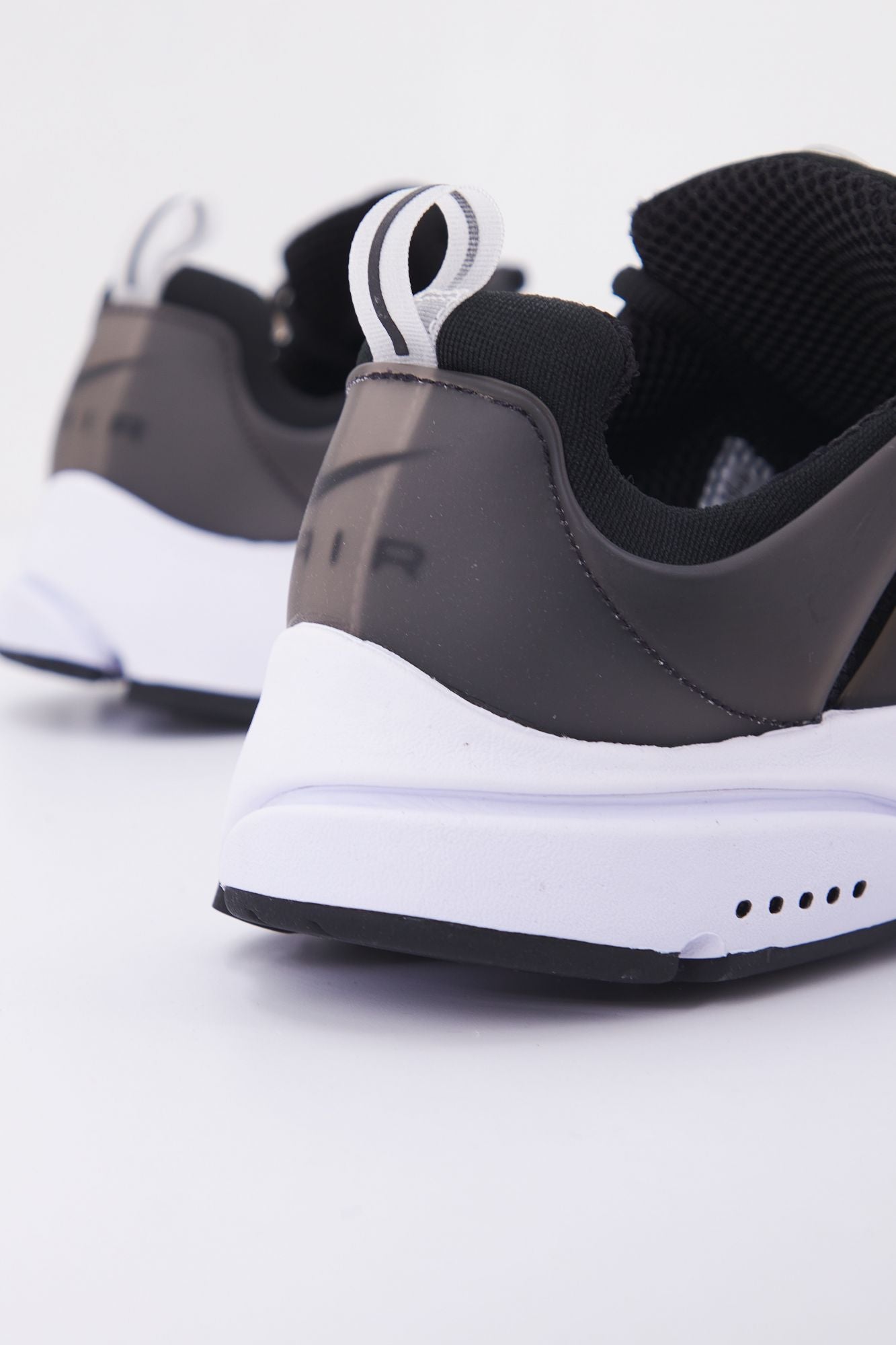 NIKE AIR PRESTO en color NEGRO (4)