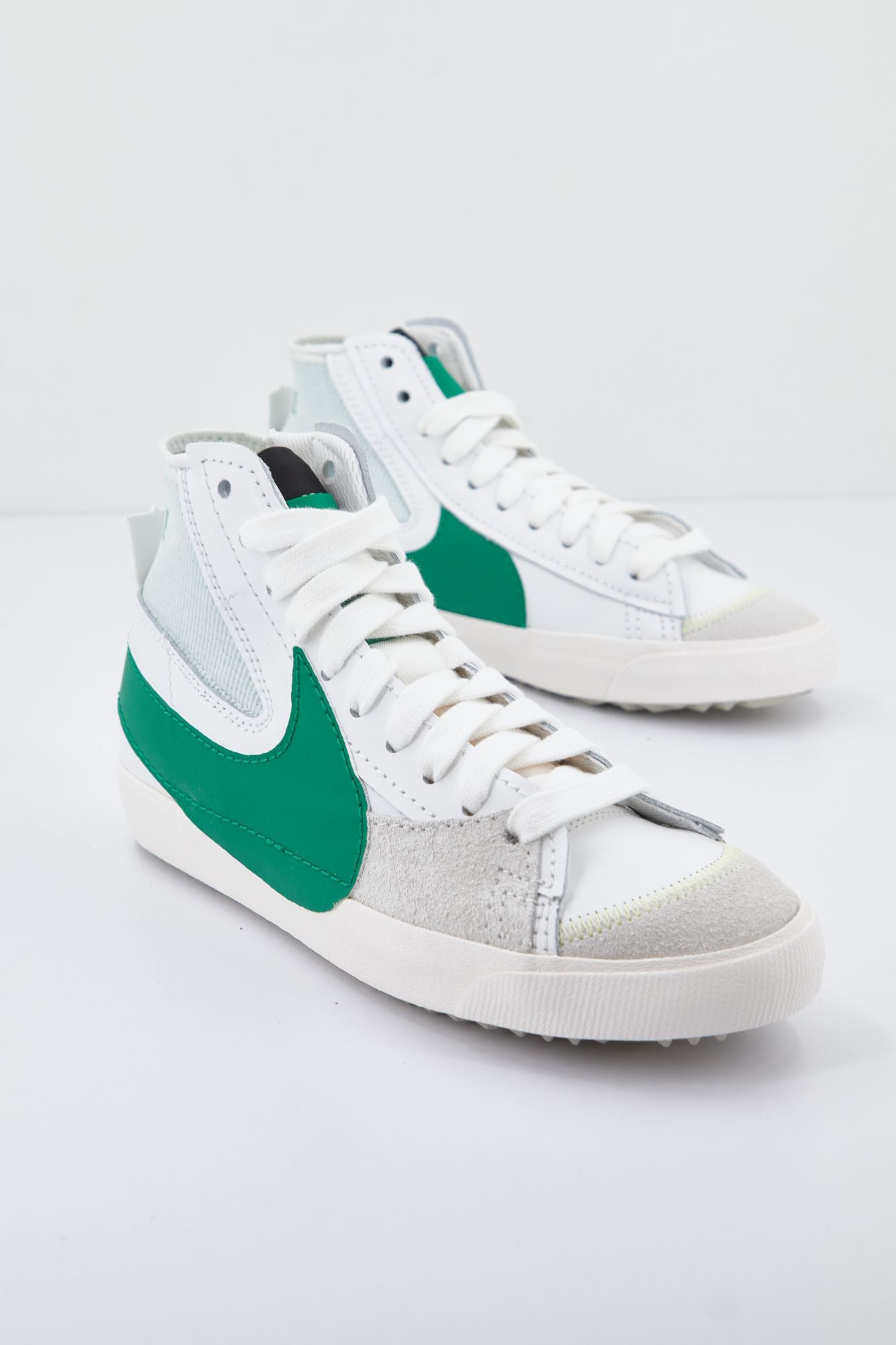 NIKE BLAZER MID '77 JUMBO TPA C/ en color BLANCO (2)