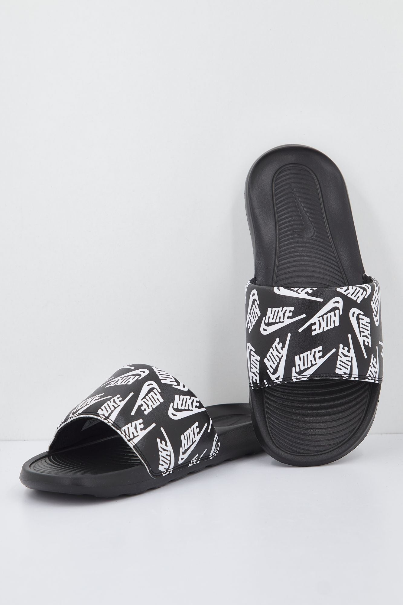 NIKE CN9678 en color NEGRO (3)