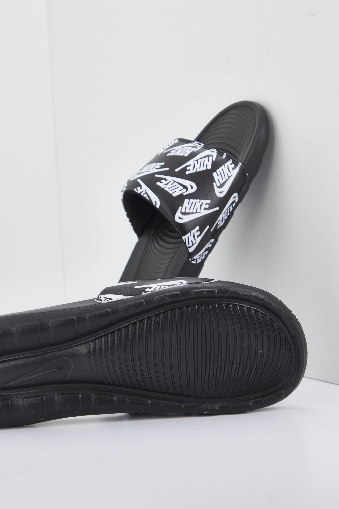 NIKE CN9678 en color NEGRO (4)