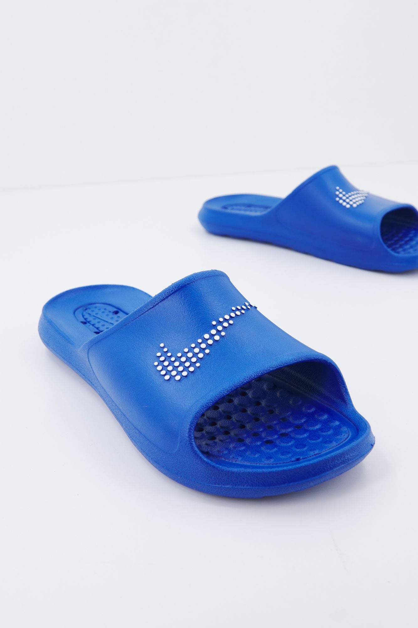 NIKE VICTORI ONE MEN'S SHOWE en color AZUL (2)