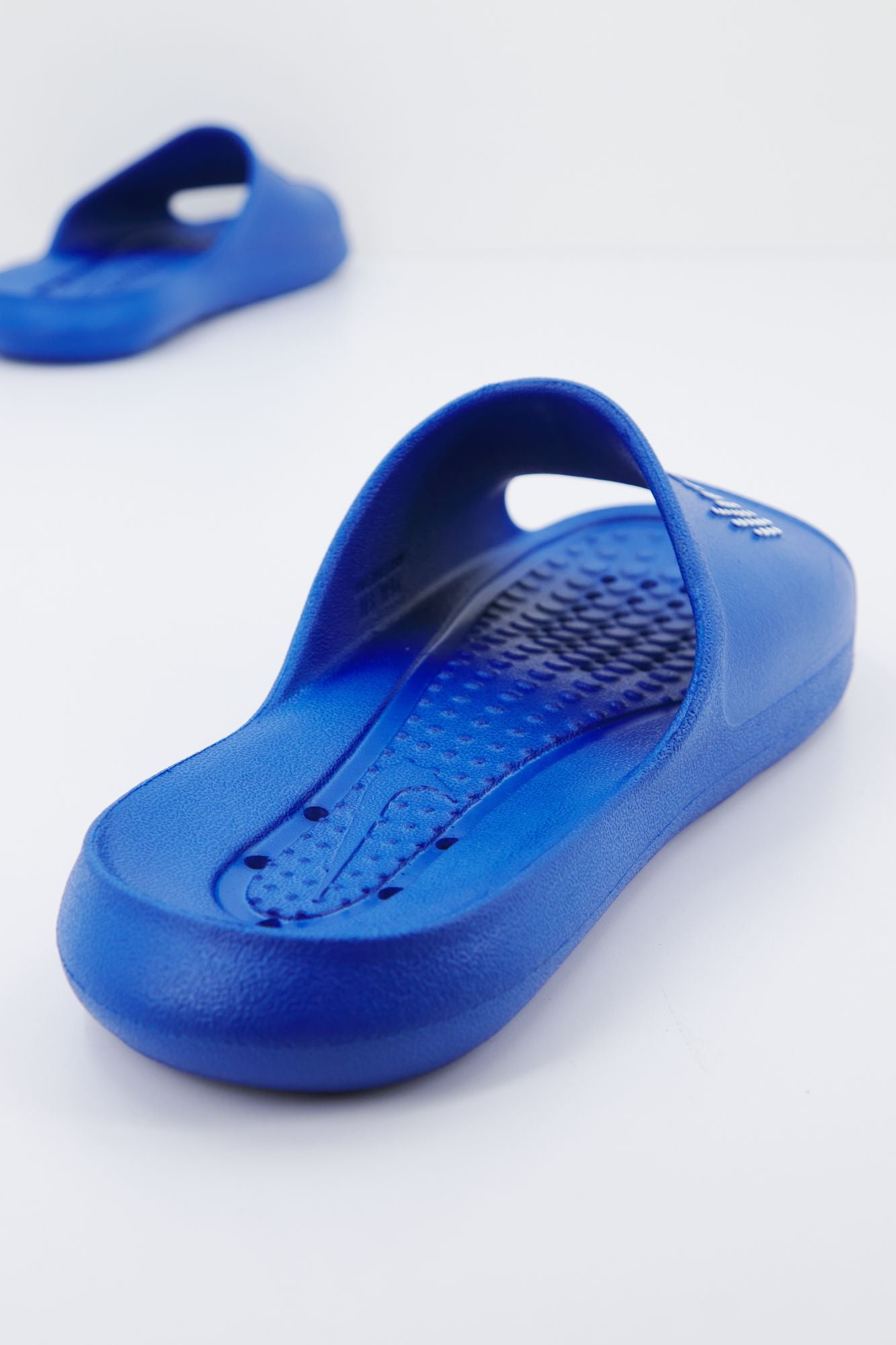 NIKE VICTORI ONE MEN'S SHOWE en color AZUL (3)