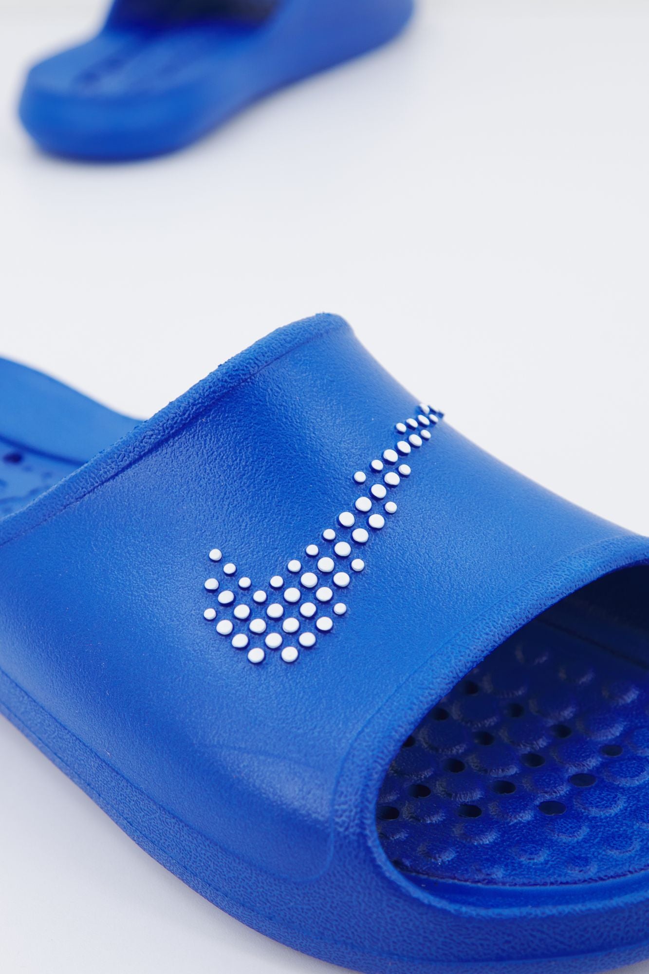 NIKE VICTORI ONE MEN'S SHOWE en color AZUL (4)