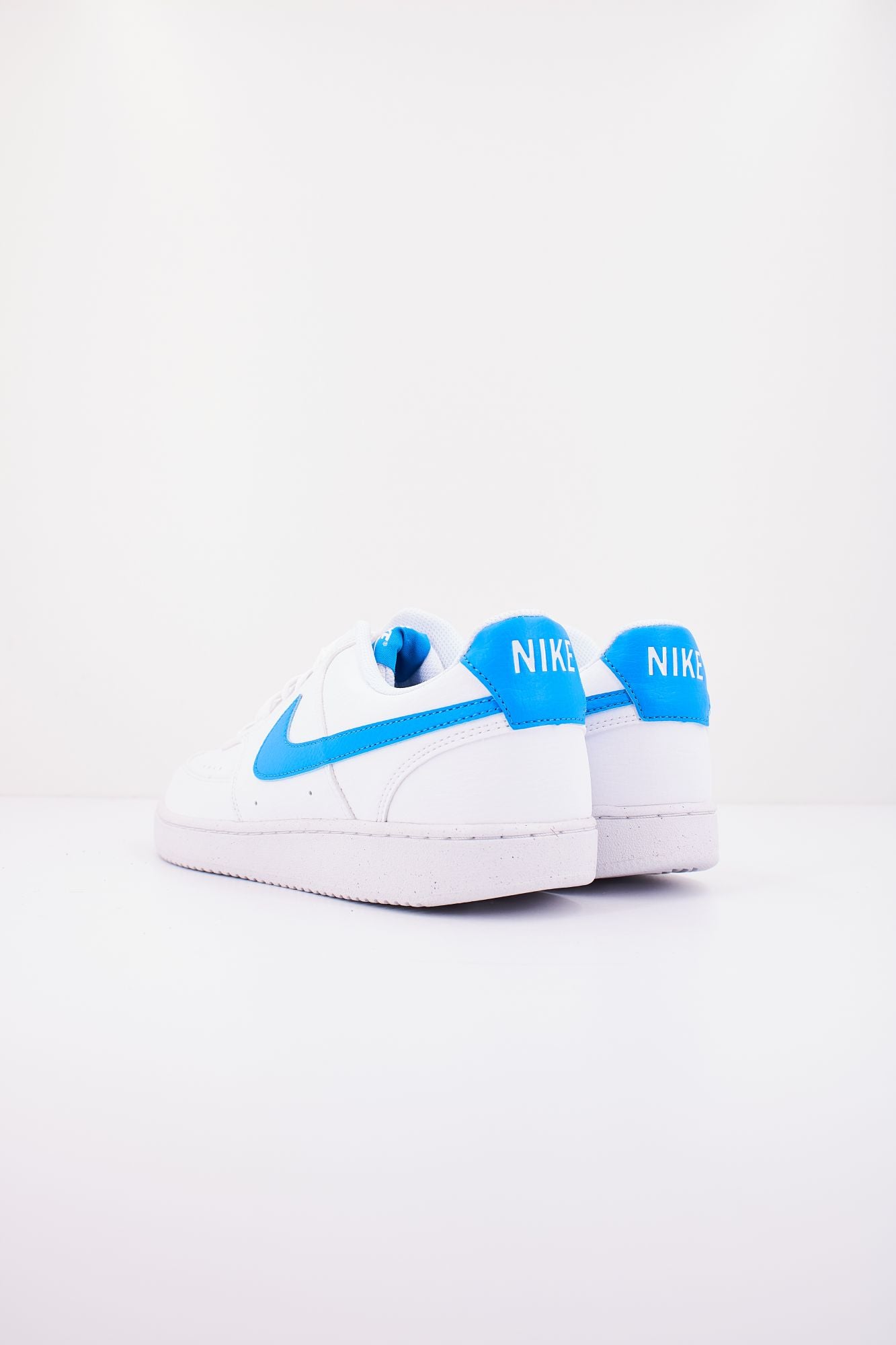 NIKE VISION LOW NEXT NATURE en color BLANCO (3)