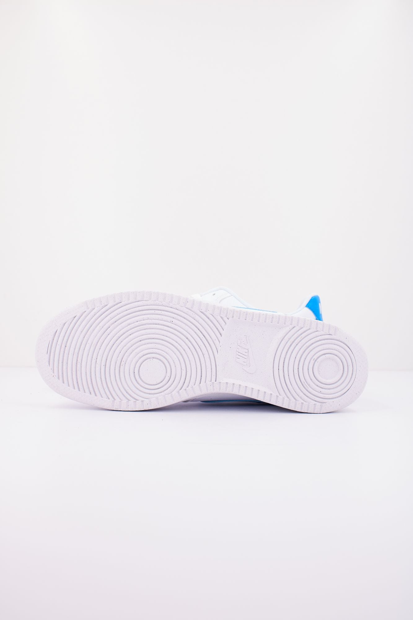 NIKE VISION LOW NEXT NATURE en color BLANCO (4)