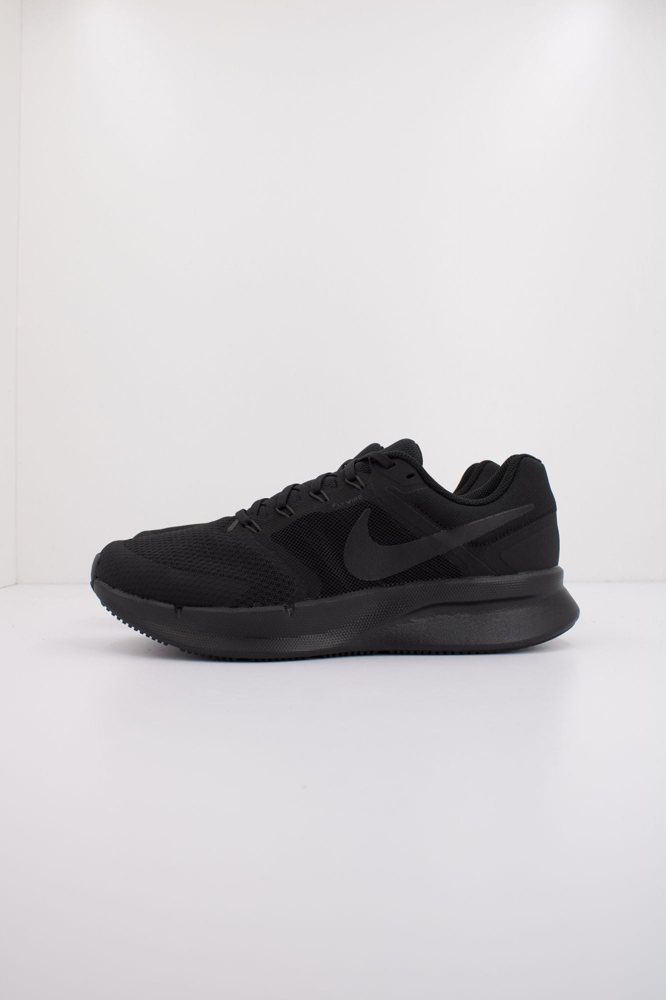NIKE RUN SWIFT 3 MEN'S ROAD en color NEGRO (1)