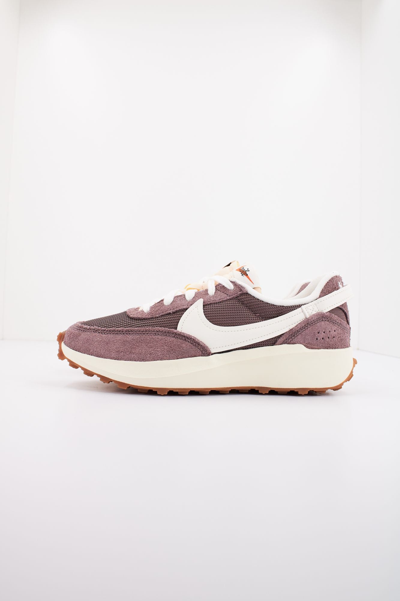 NIKE WAFFLE DEBUT en color VIOLETA (1)