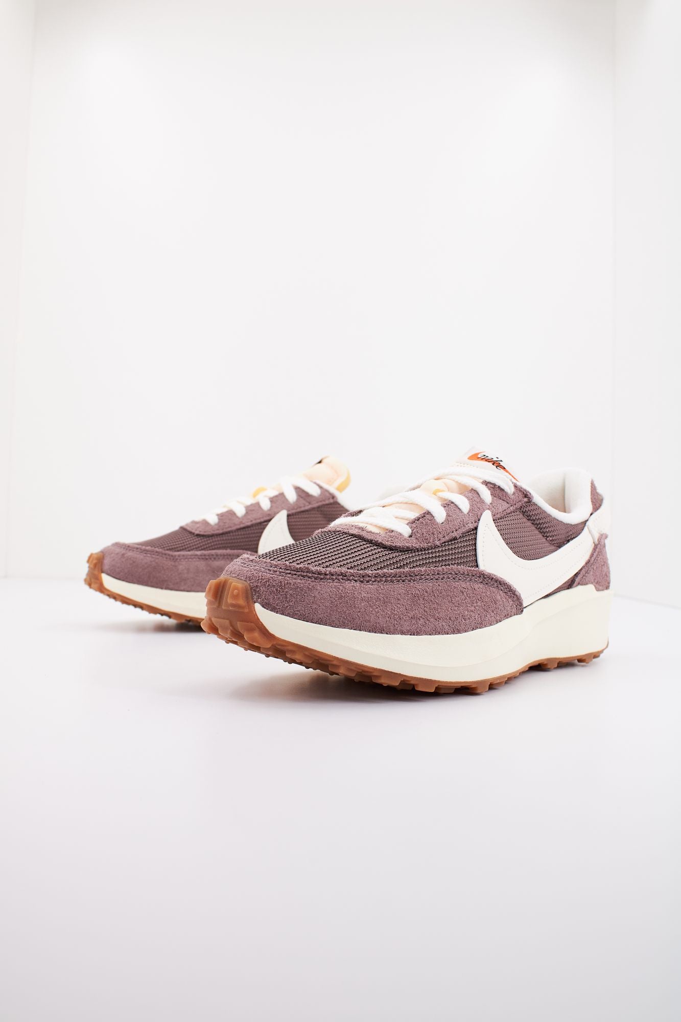 NIKE WAFFLE DEBUT en color VIOLETA (2)