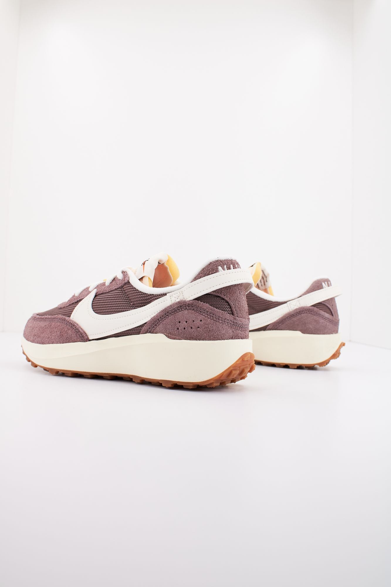 NIKE WAFFLE DEBUT en color VIOLETA (3)