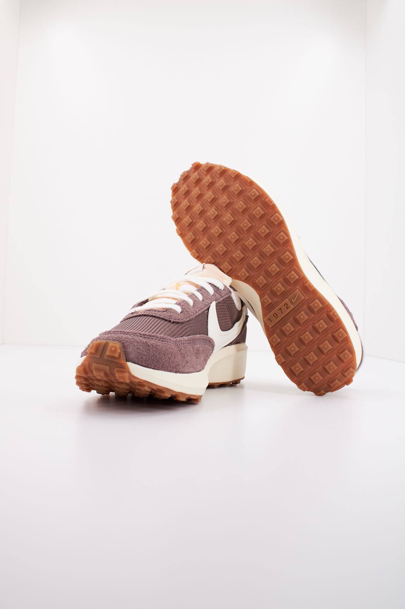 NIKE WAFFLE DEBUT en color VIOLETA (4)