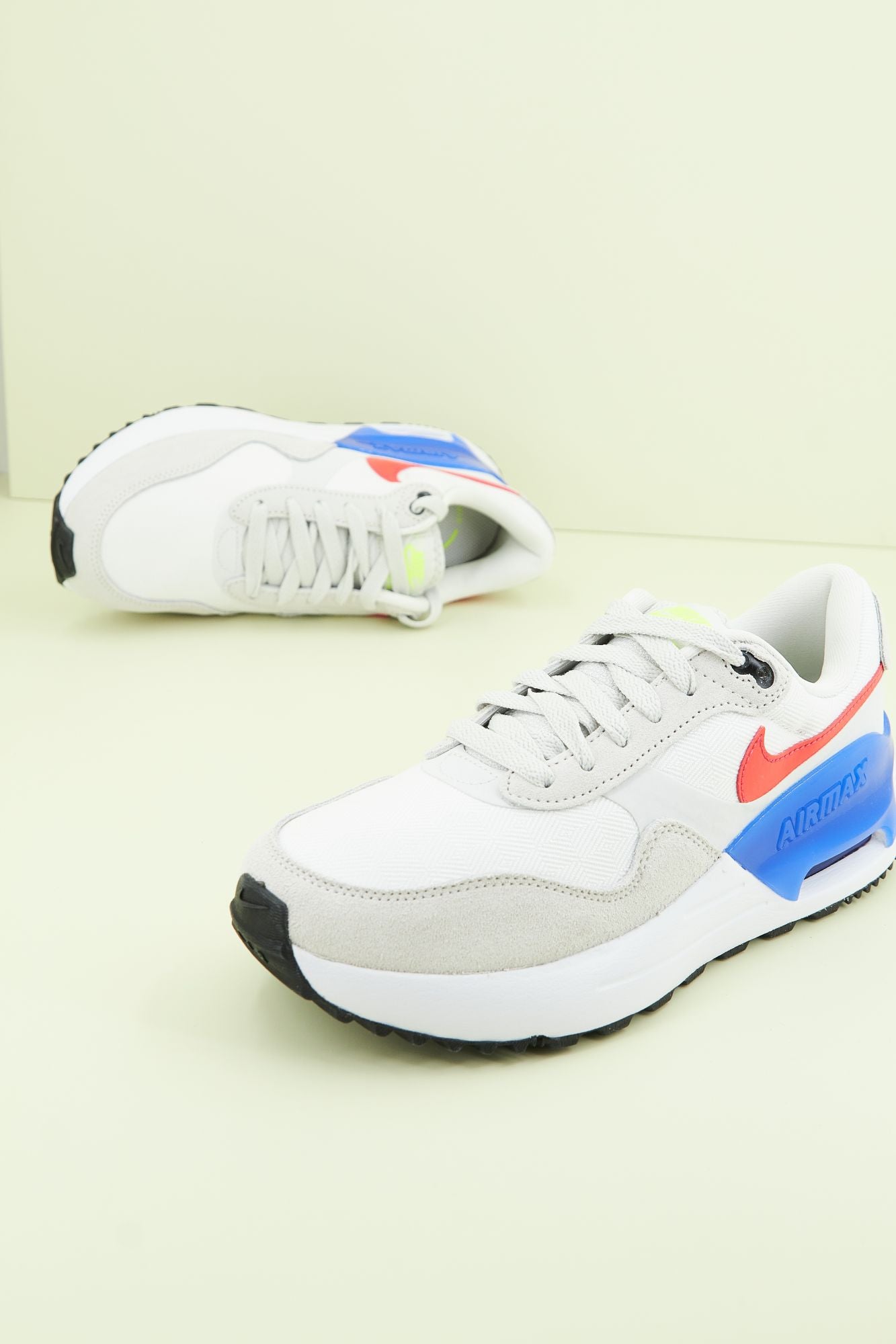 NIKE MAX SYSTM en color BLANCO (1)